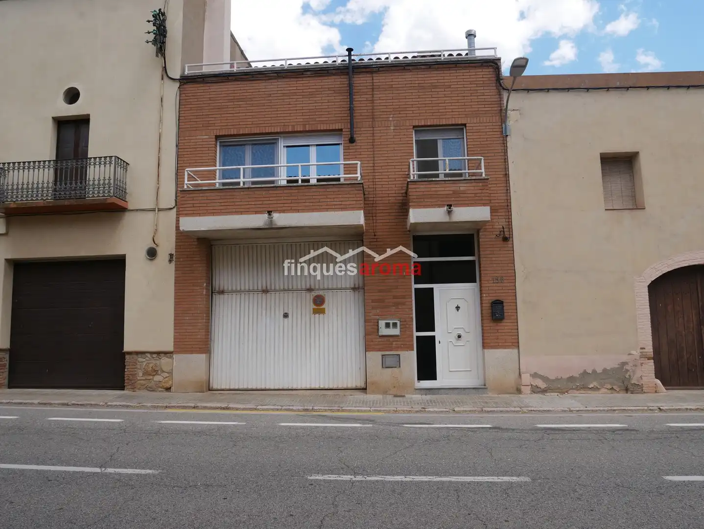 Vista exterior de Casa adosada en venta en Pira con Aire acondicionado, Calefacción y Terraza