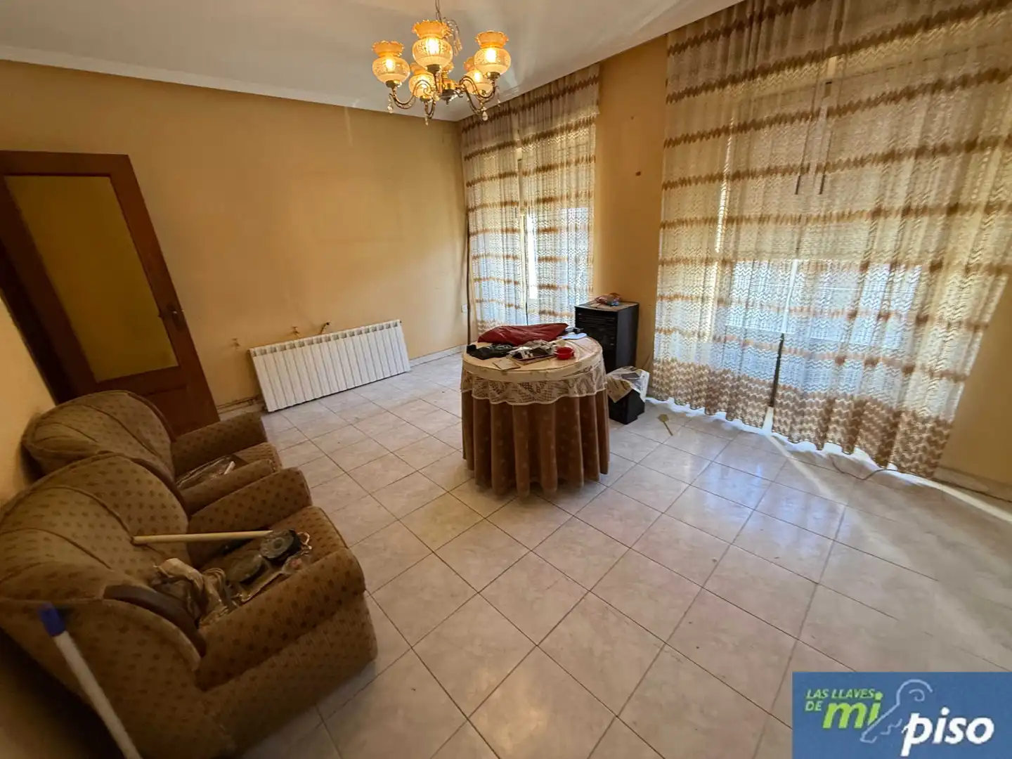 Sala de estar de Casa o chalet en venta en Nava del Rey con Calefacción, Jardín privado y Terraza