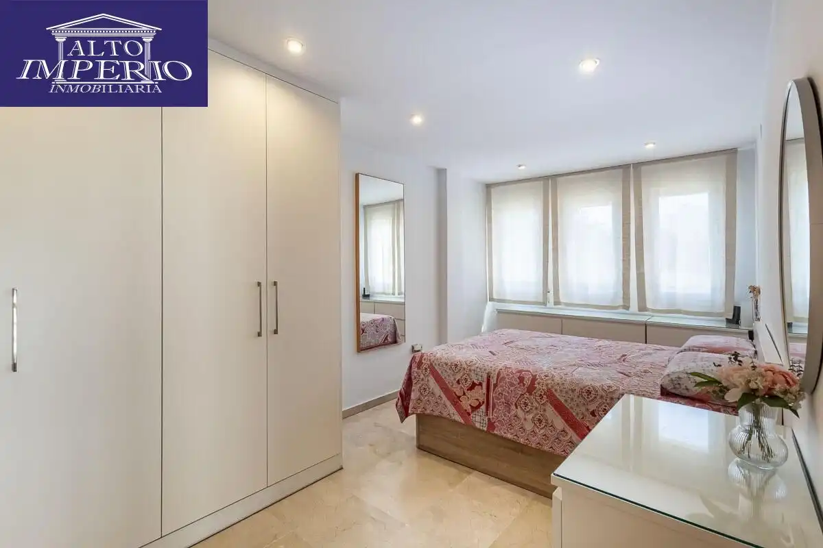 Habitación de Casa o chalet en venta en Granada con Calefacción y Terraza