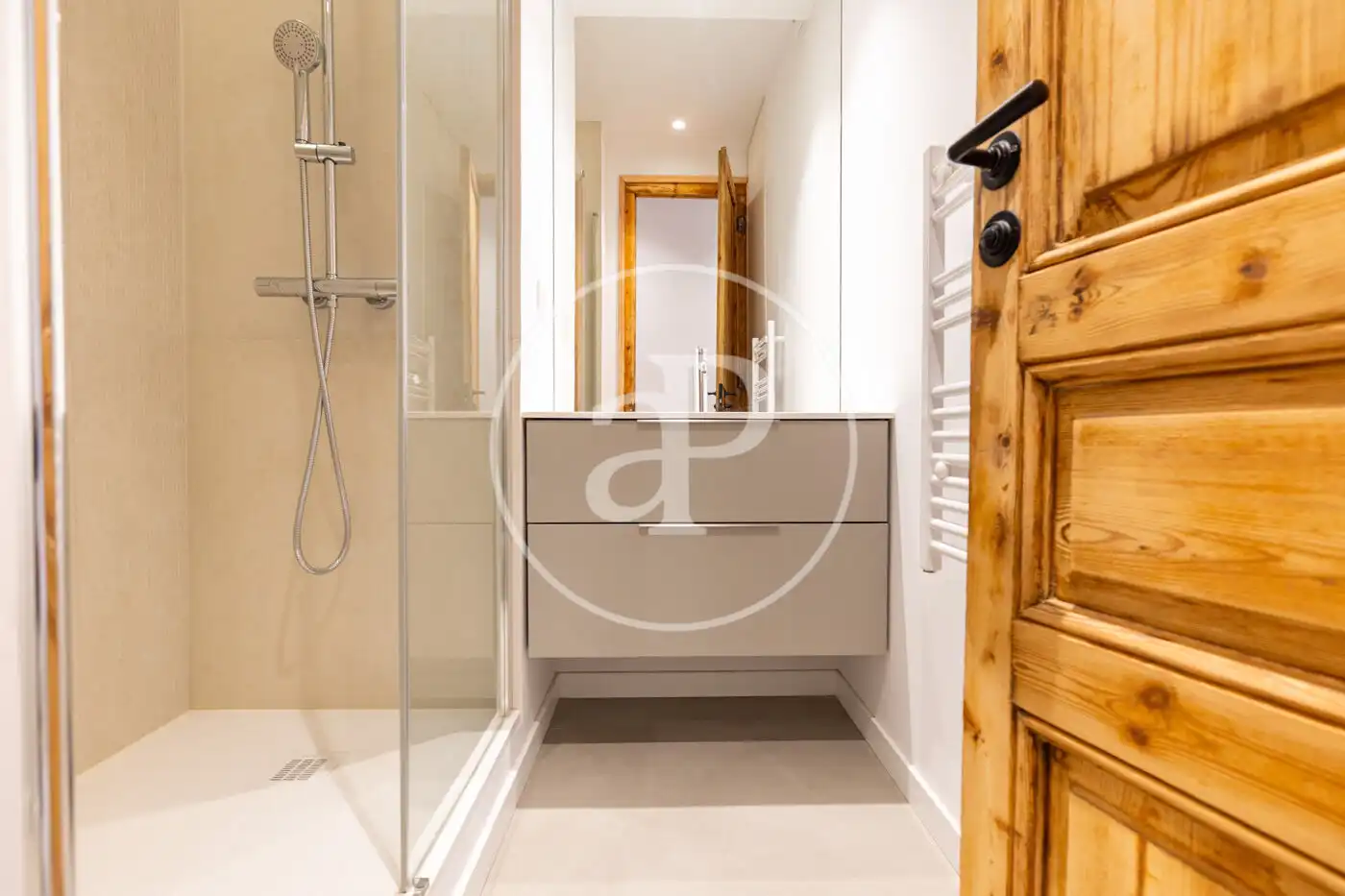 Badezimmer von Wohnung zum Verkauf in Barcelona mit Klimaanlage, Heizung und Terrasse