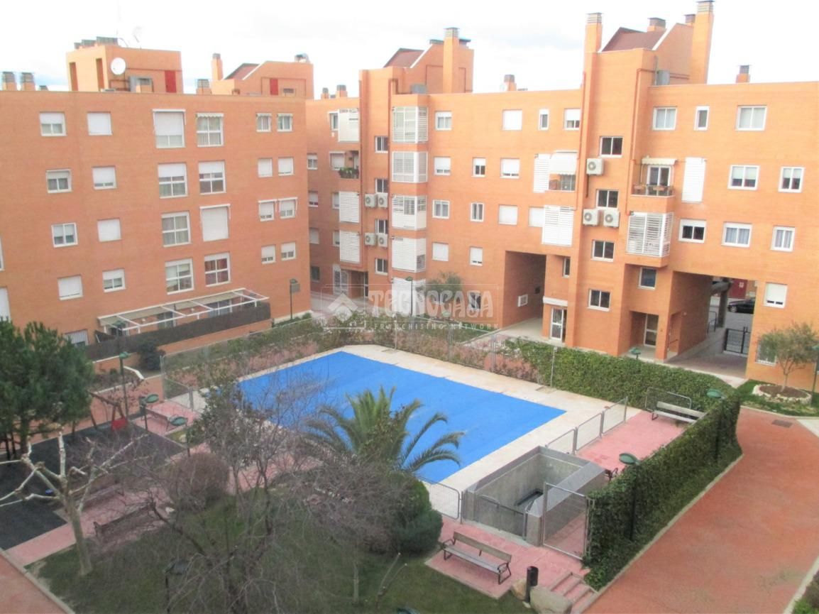 Swimming pool of Flat for sale in  Madrid Capital  with Air Conditioner, Heating and Storage room