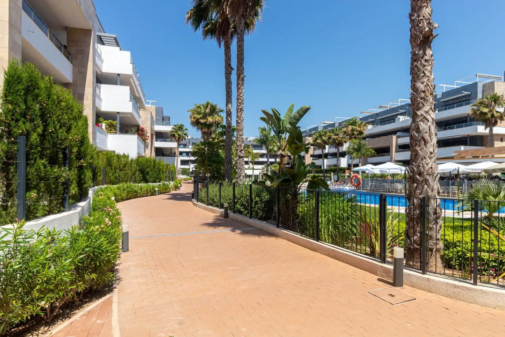 Vista exterior de Àtic en venda en Orihuela amb Aire condicionat, Calefacció i Terrassa