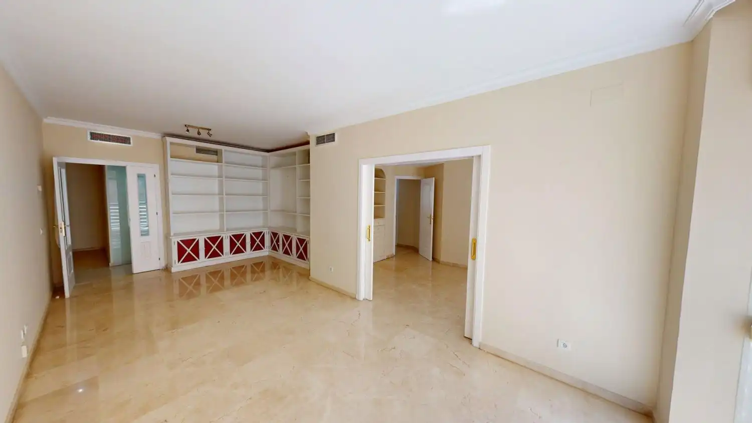 Flat for rent in Sevilla  with Air Conditioner, Heating and Storage room