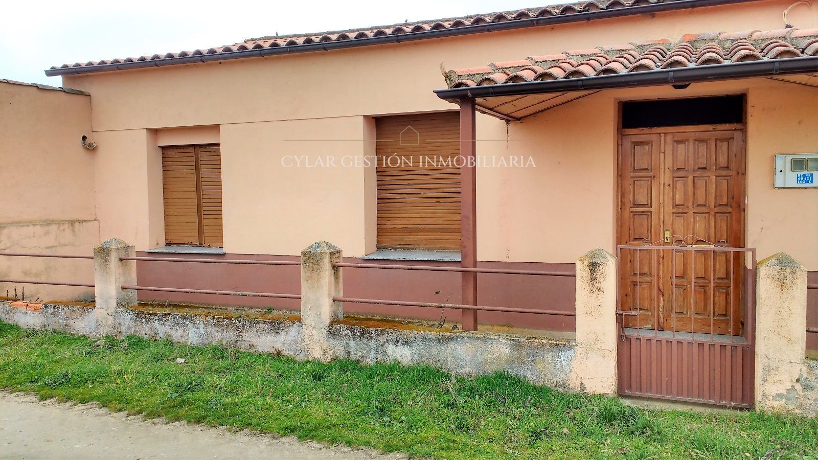 Vista exterior de Casa o xalet en venda en Encinas de Abajo amb Calefacció i Jardí privat