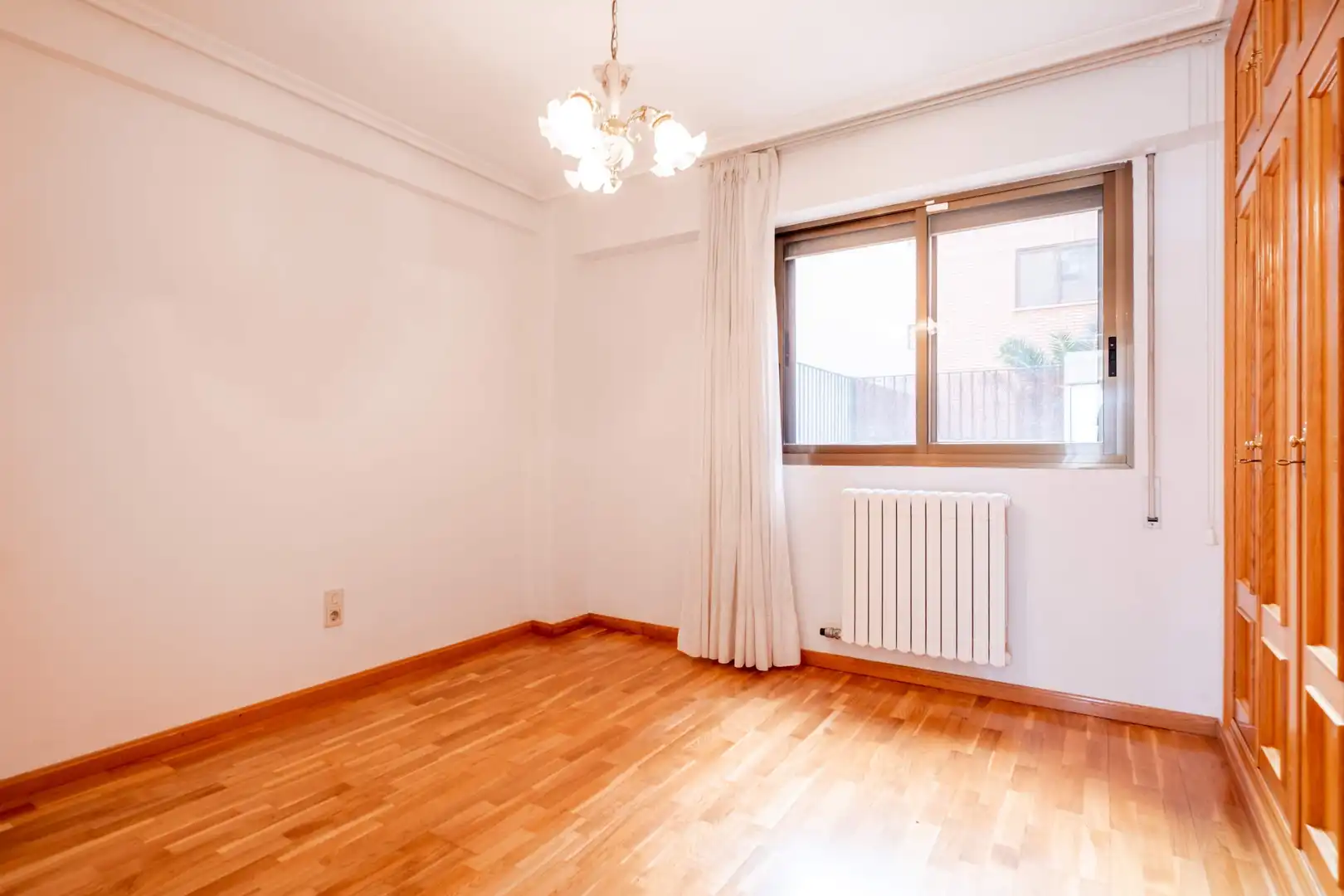 Bedroom of Flat for sale in Zaragoza  with Air Conditioner, Heating and Parquet flooring