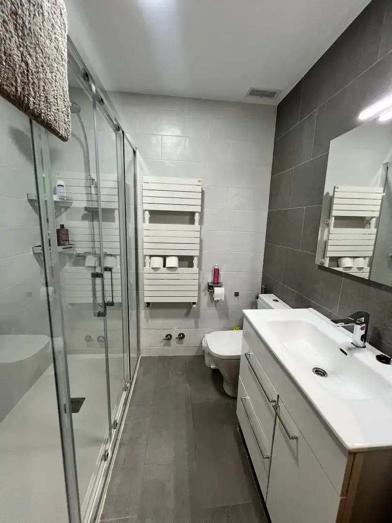 Badezimmer von Einfamilien-Reihenhaus zum Verkauf in Sagunto / Sagunt mit Klimaanlage, Heizung und Terrasse