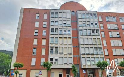 Vista exterior de Pis en venda en Bilbao  amb Calefacció