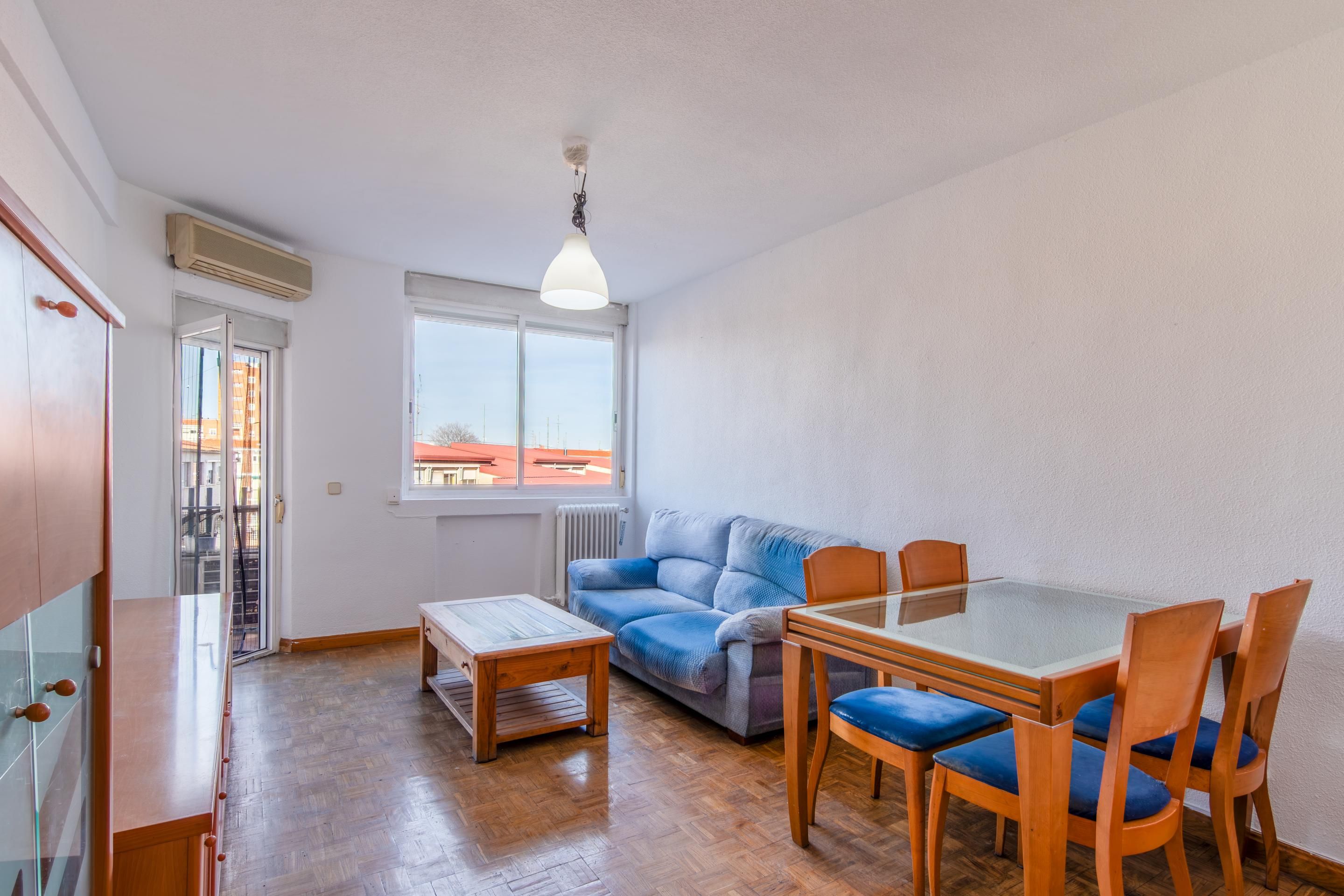 Living room of Apartment for sale in  Madrid Capital  with Alarm