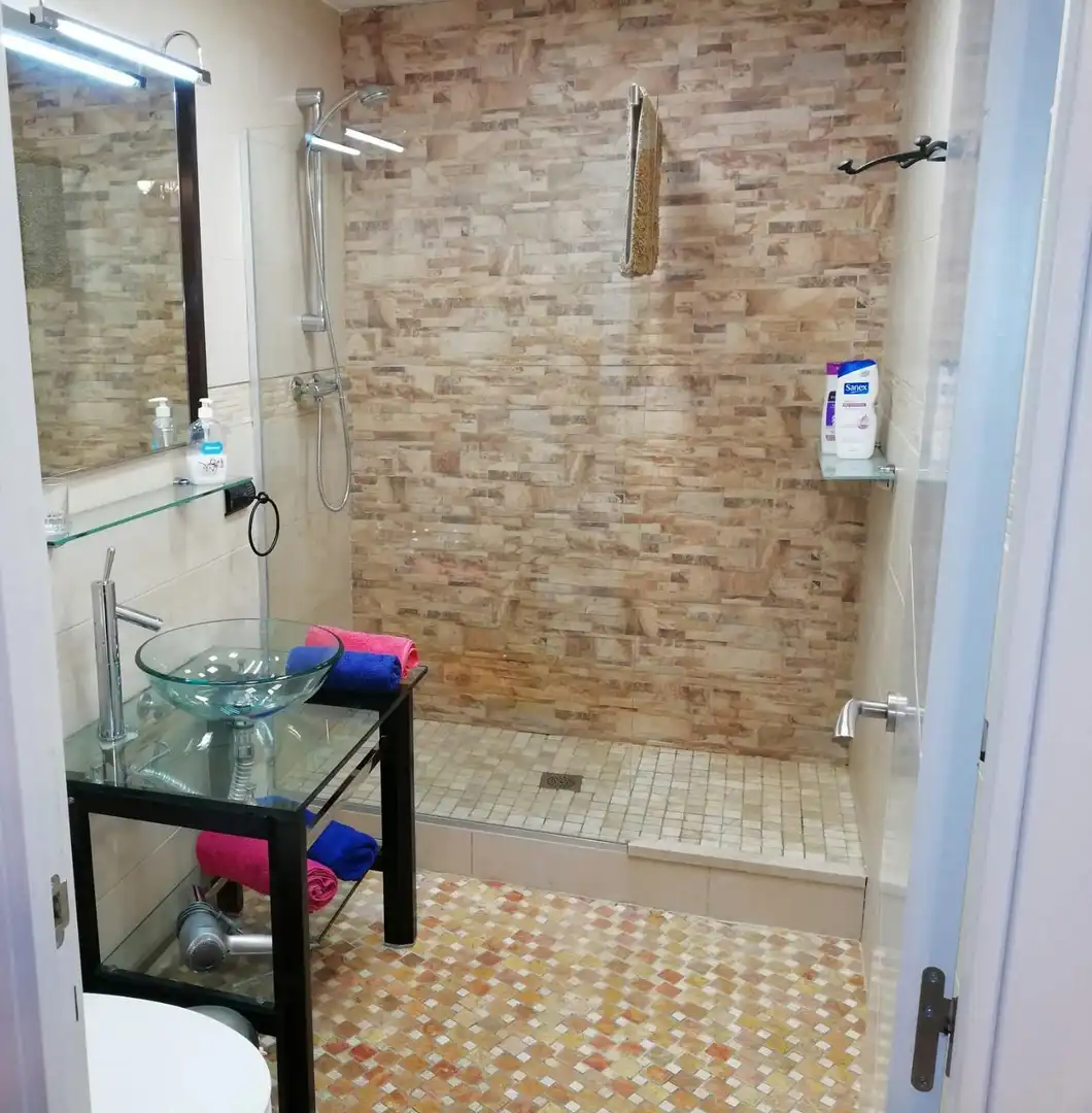 Bathroom of Flat for rent in Valencia  with Air Conditioner, Heating and Furnished