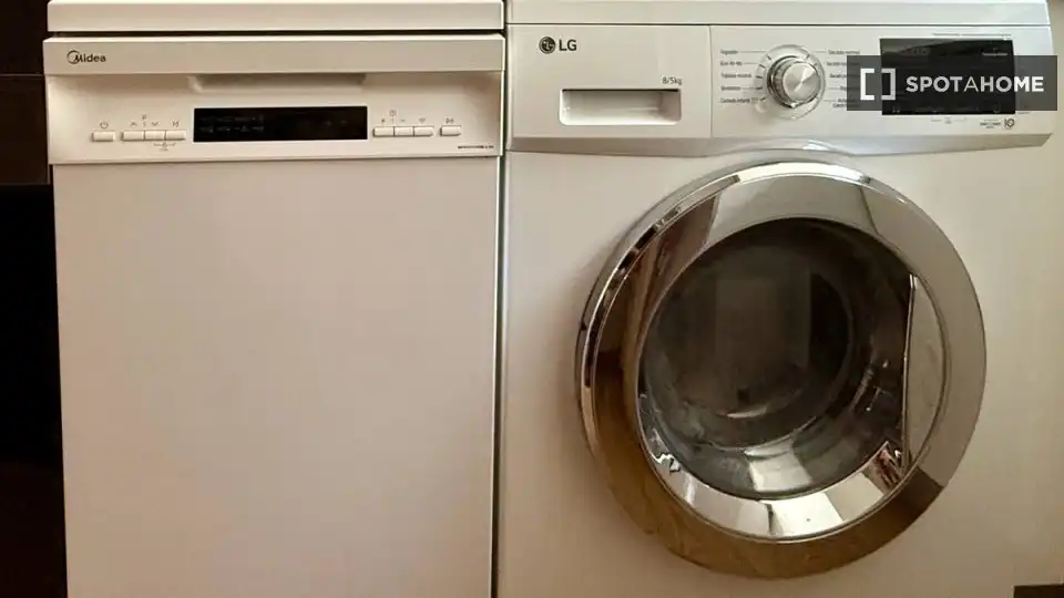 Exterior view of Flat for rent in Madrid  with Air Conditioner, Heating and Furnished