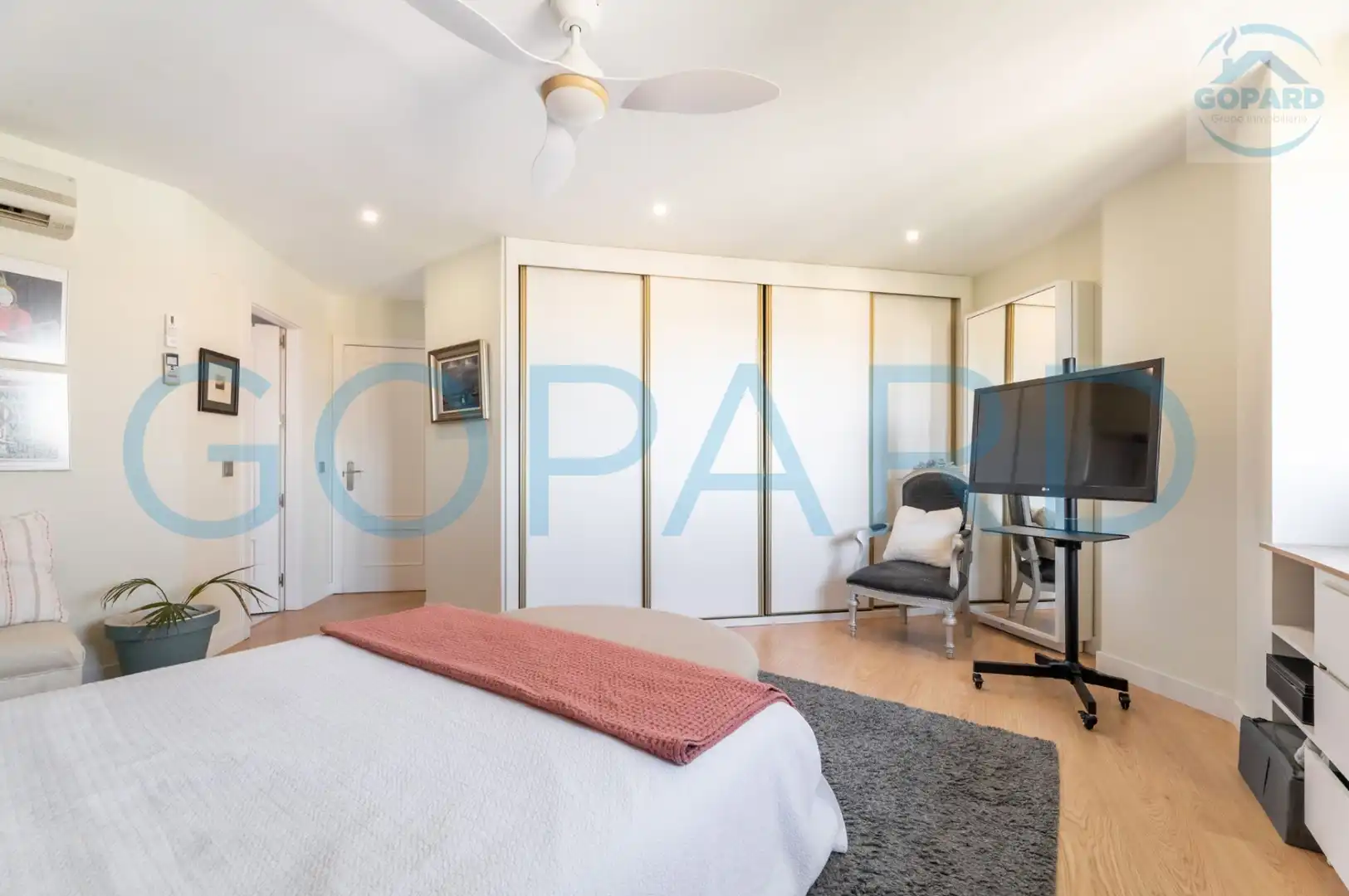 Habitación de Dúplex en venta en Villanueva del Pardillo con Aire acondicionado, Calefacción y Parquet