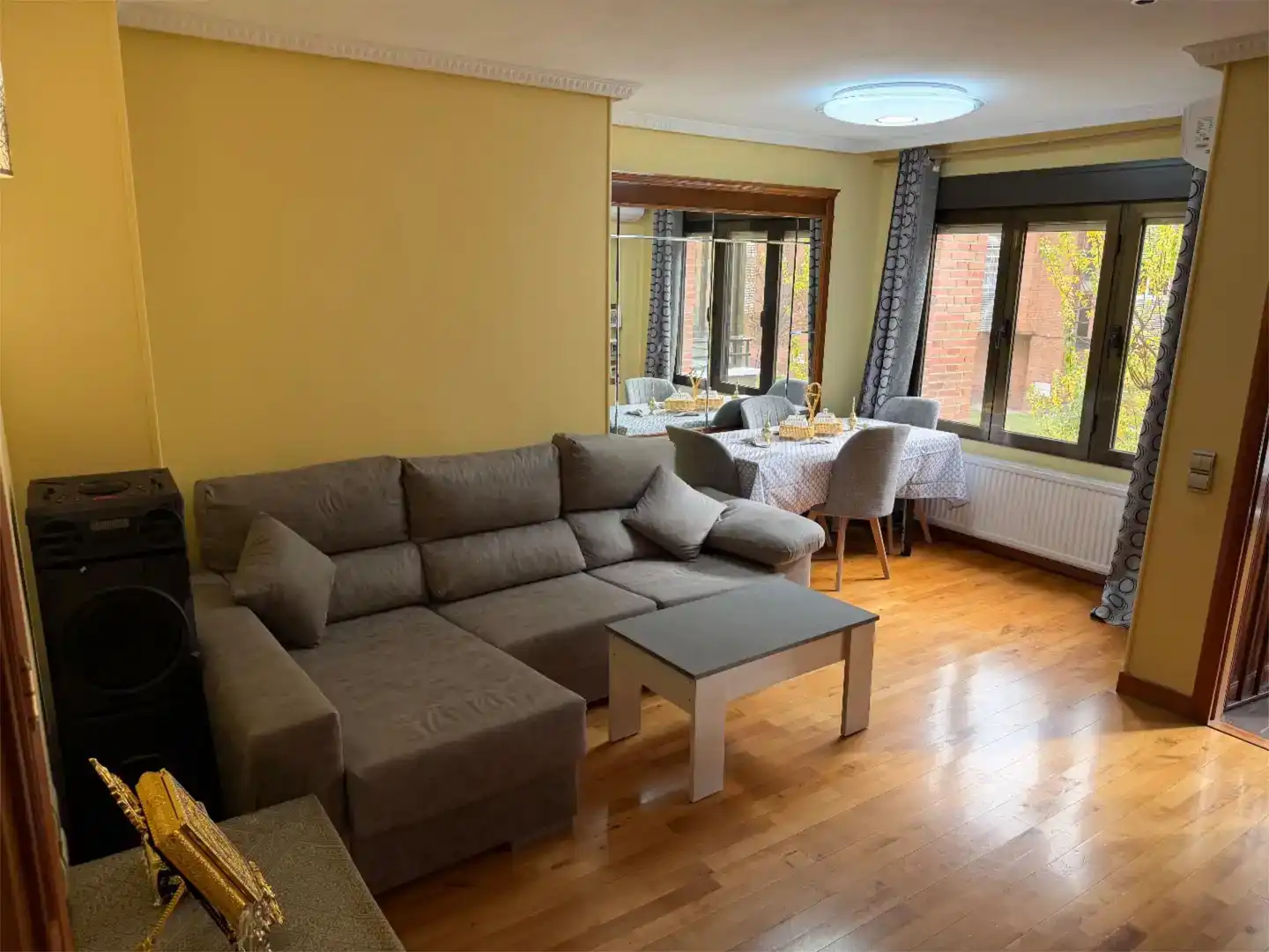 Sala d'estar de Pis en venda en Leganés amb Aire condicionat, Jardí privat i Parquet