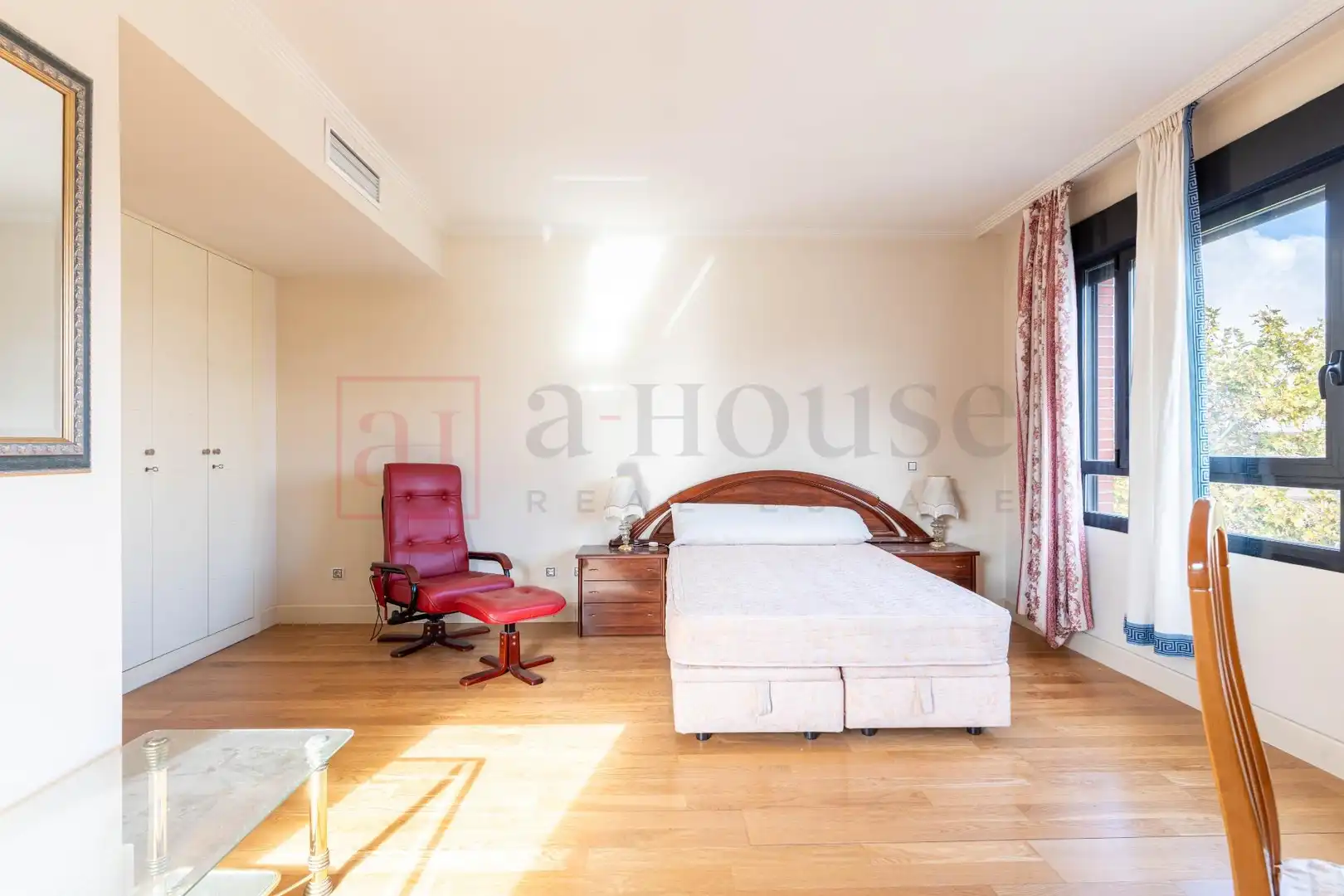 Bedroom of Study for sale in Madrid  with Air Conditioner, Heating and Storage room