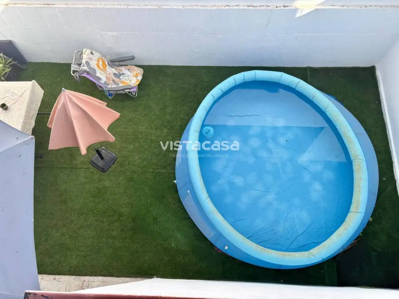 Piscina de Casa adosada en venda en Mairena del Alcor amb Aire condicionat, Calefacció i Jardí privat