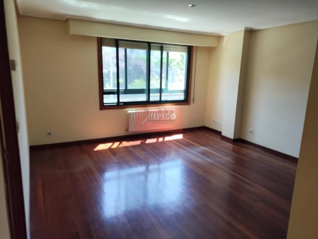 Living room of Apartments for rent in Ourense Capital   with Heating, Parquet flooring and Balcony