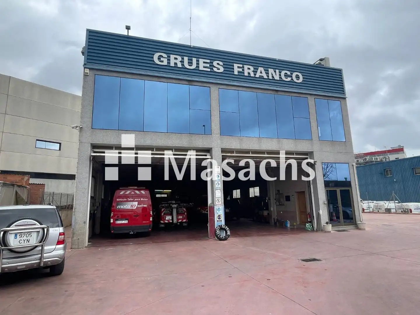 Außenansicht von Fabrikhallen zur Miete in Terrassa