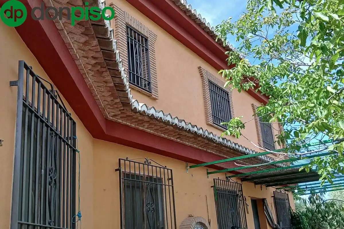 Vista exterior de Finca rústica en venda en Monachil amb Jardí privat i Piscina comunitària