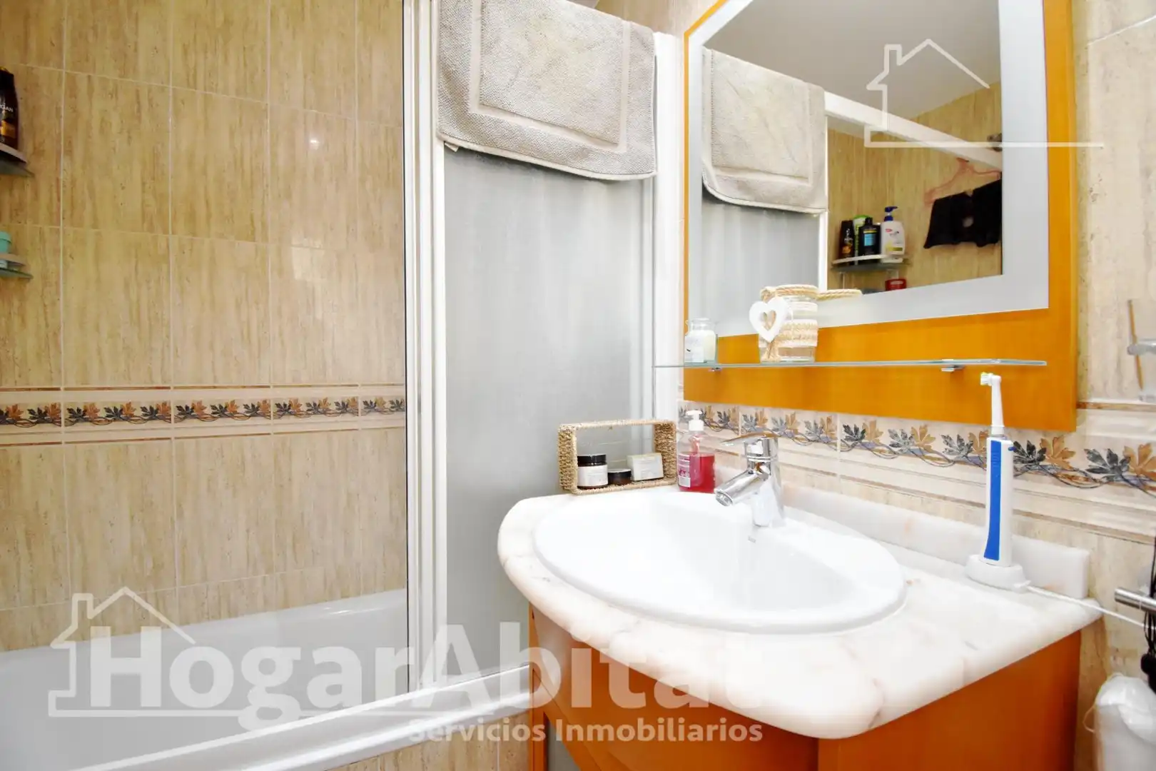 Badezimmer von Einfamilien-Reihenhaus zum Verkauf in Cullera mit Heizung, Terrasse und Abstellraum