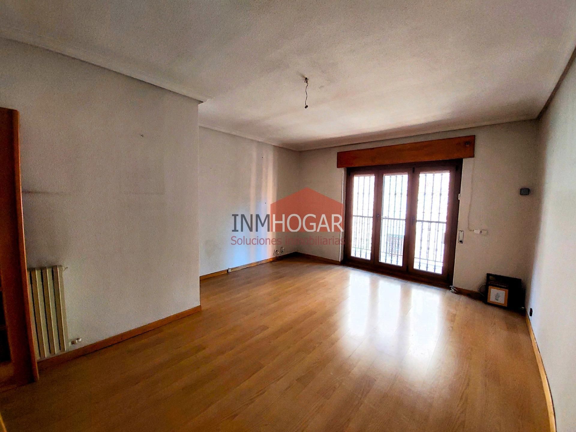 Sala d'estar de Pis en venda en Ávila Capital amb Calefacció, Parquet i Balcó