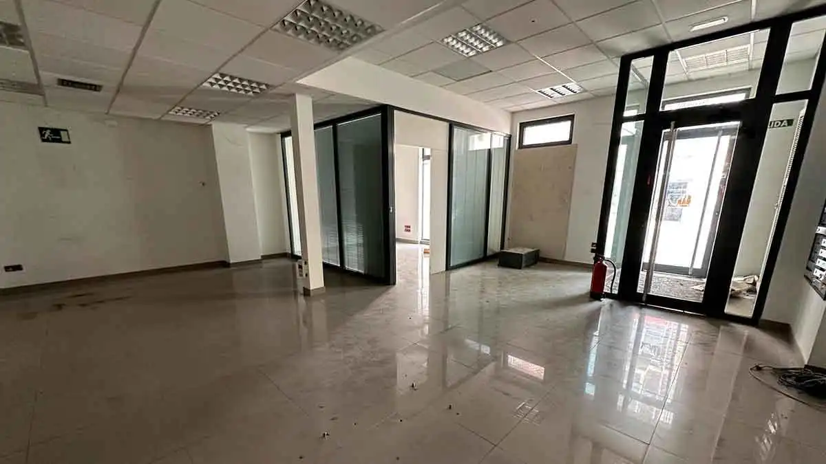 Local en venta en Cistierna