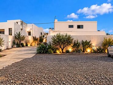 Casa amb piscina en venda a Calle la Calera