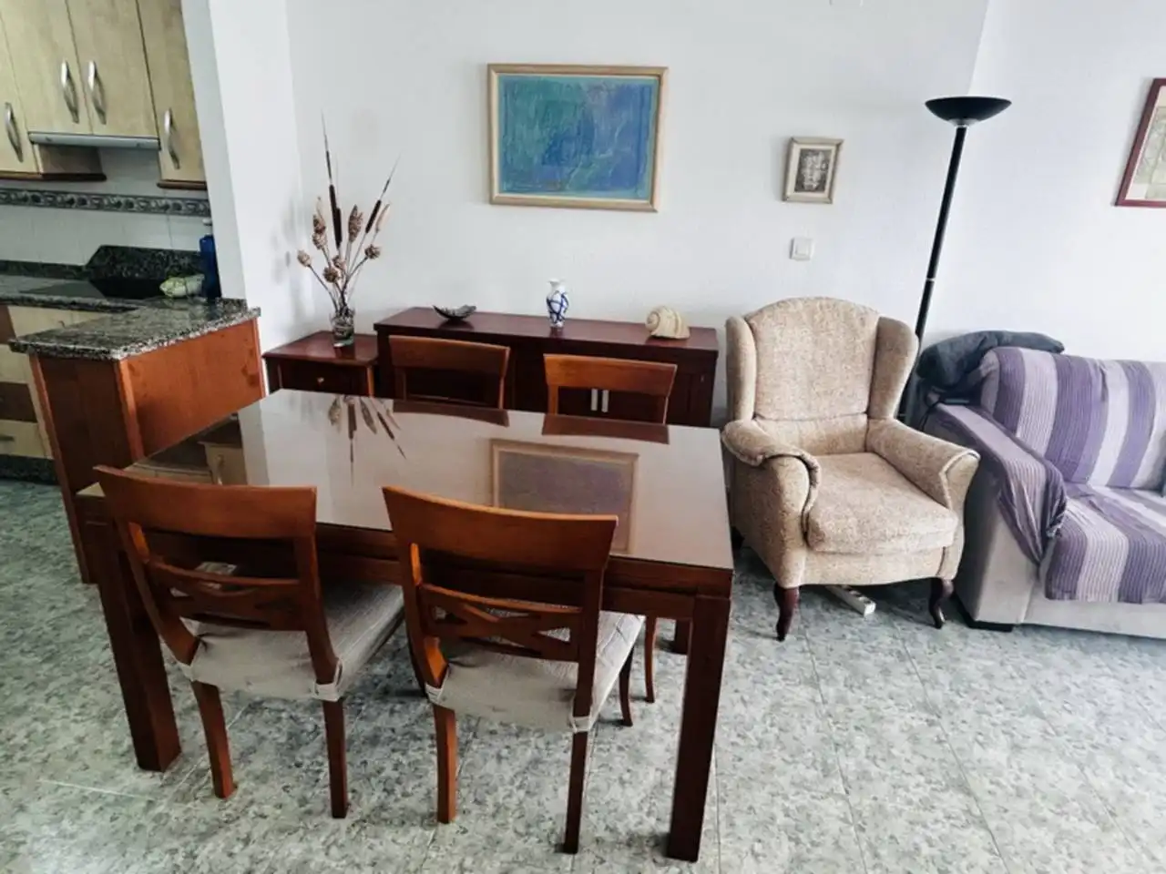 Comedor de Apartamento de alquiler en Almuñécar con Aire acondicionado, Terraza y Amueblado