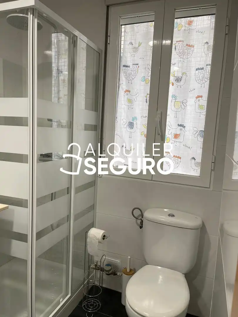 Bathroom of Flat for rent in Madrid  with Heating and Furnished