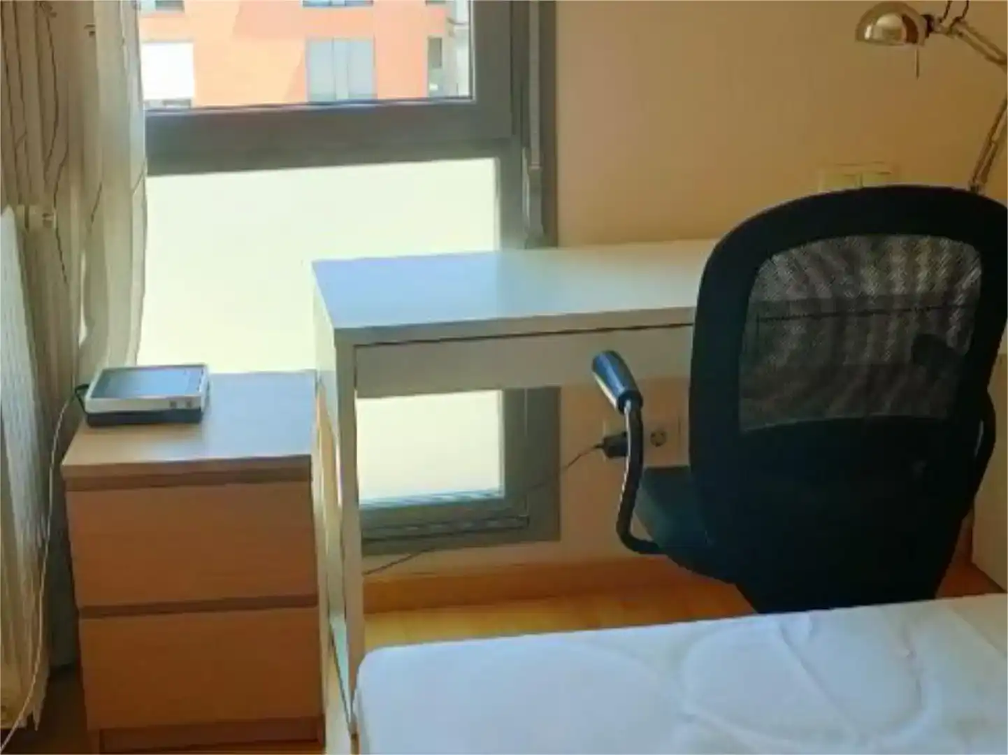 Bedroom of Flat for share in Fuencarral - El Pardo