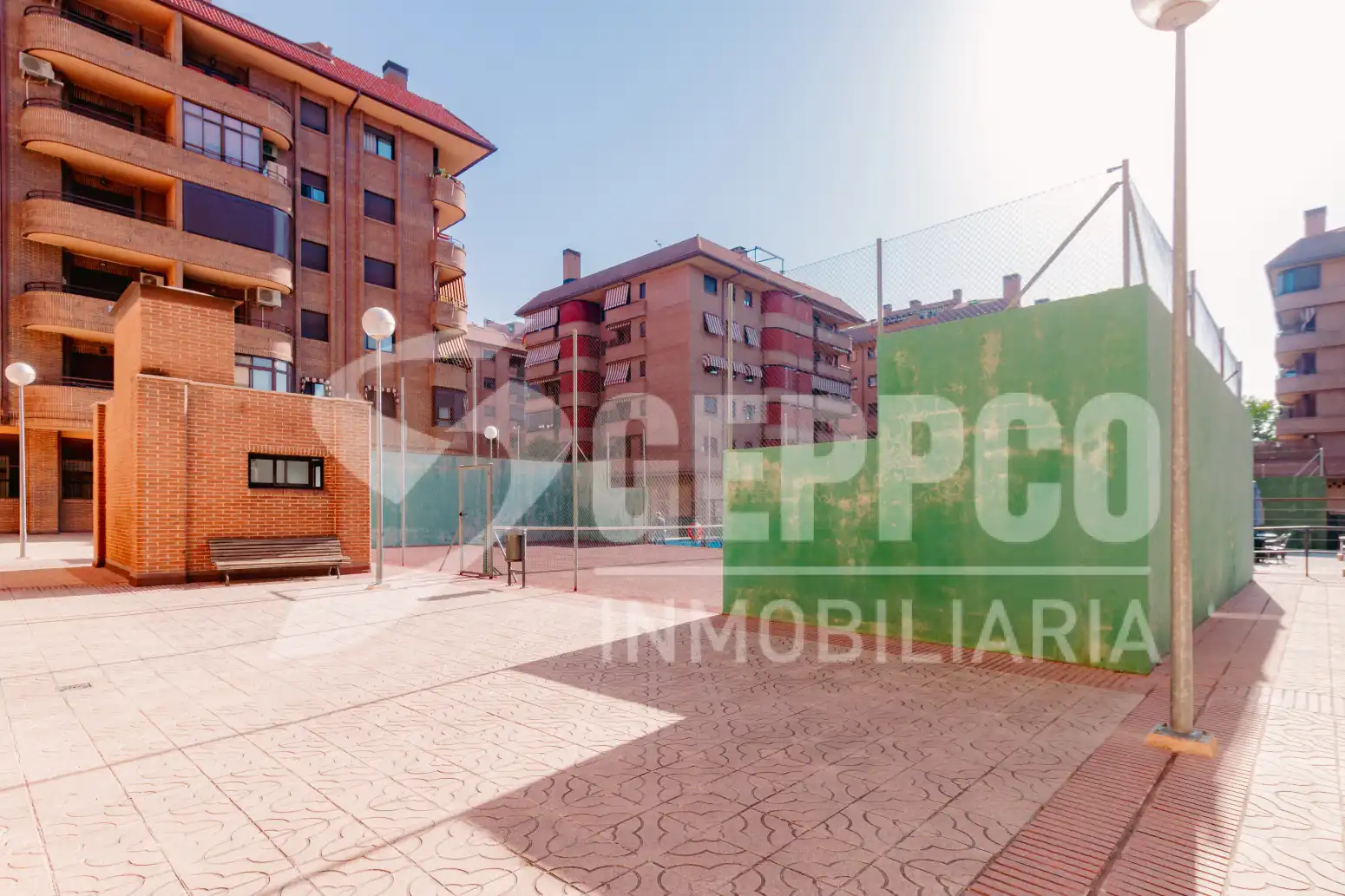 Parking de Casa adosada en venta en Alcalá de Henares con Calefacción, Terraza y Piscina comunitaria