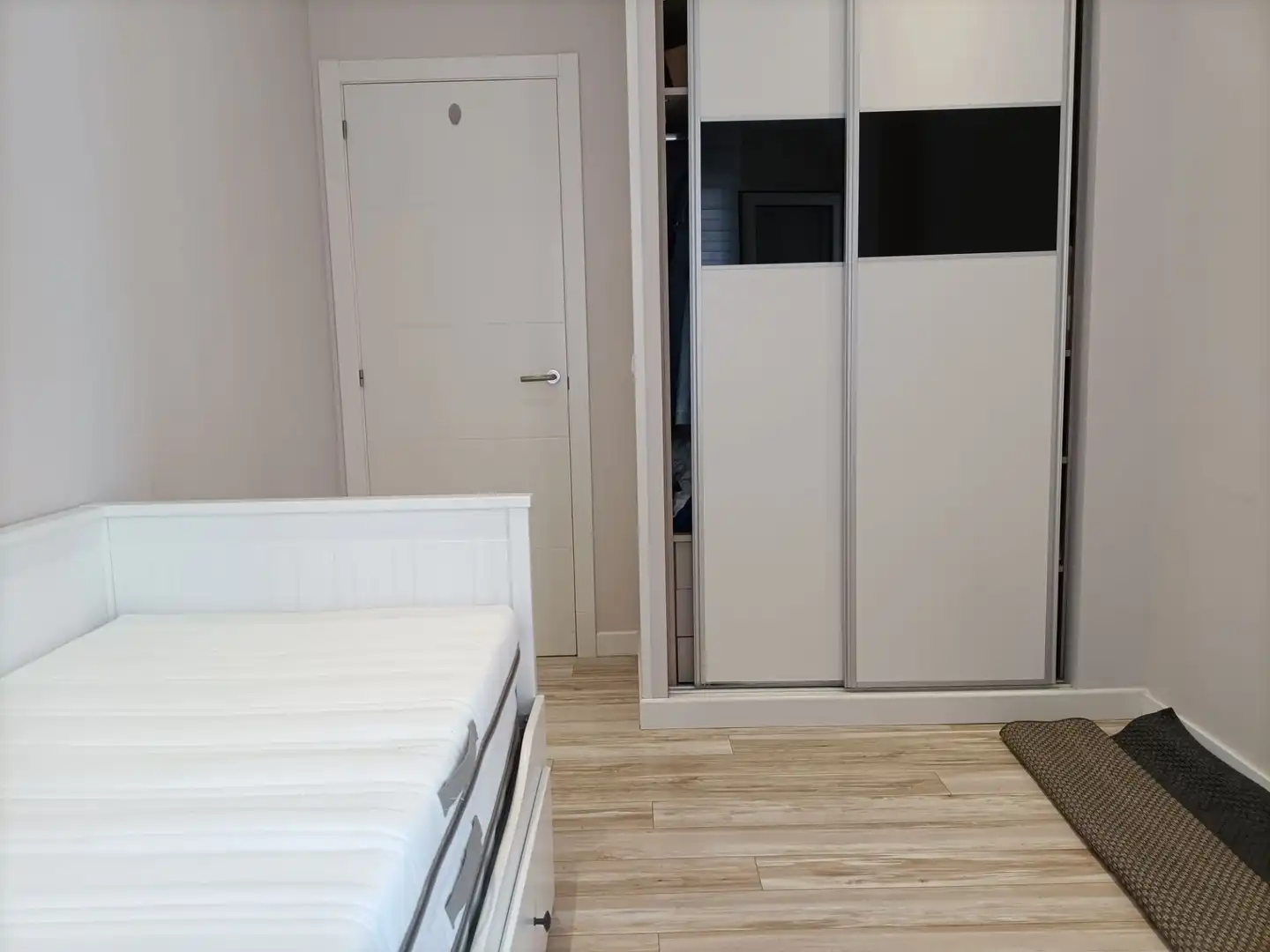 Bedroom of Flat for rent in Santander  with Heating and Furnished