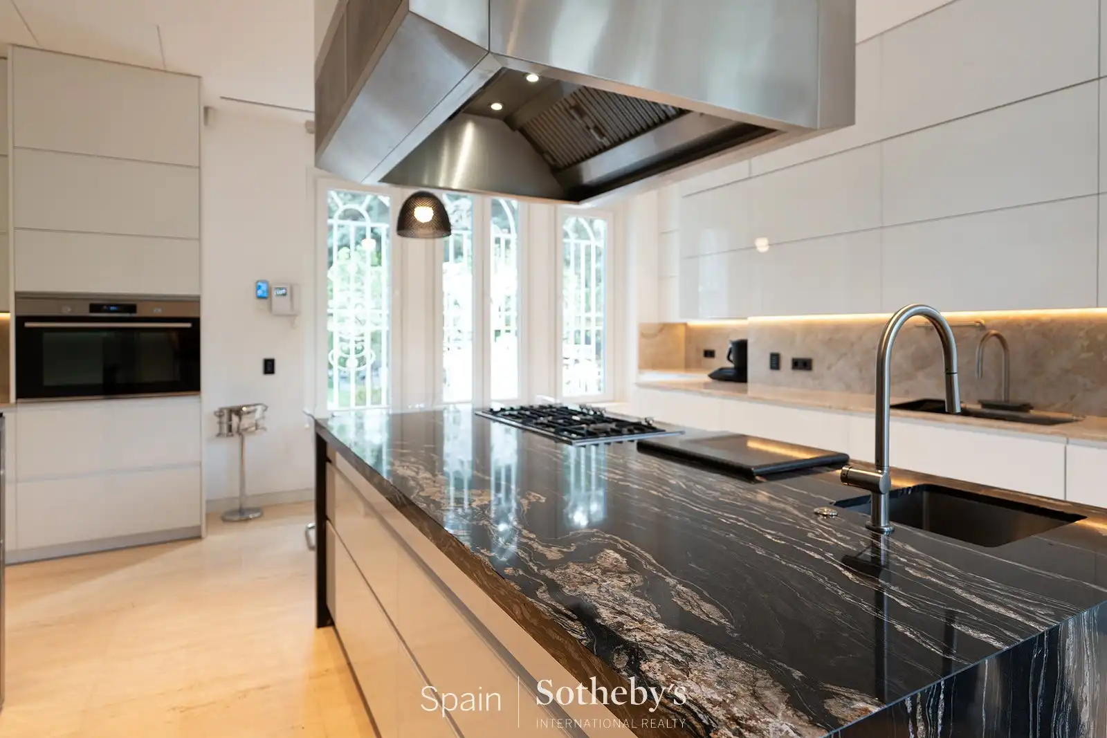 Cocina de Casa o chalet en venta en Pozuelo de Alarcón con Aire acondicionado, Jardín privado y Terraza