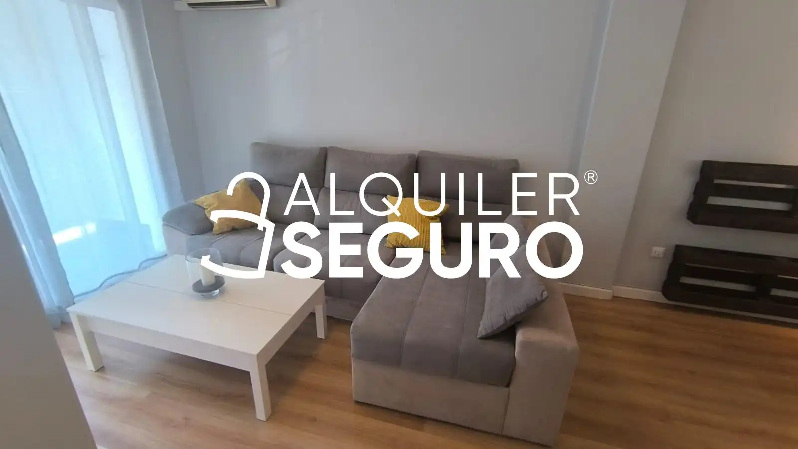 Wohnzimmer von Wohnung zur Miete in Dos Hermanas mit Klimaanlage, Terrasse und Schwimmbad