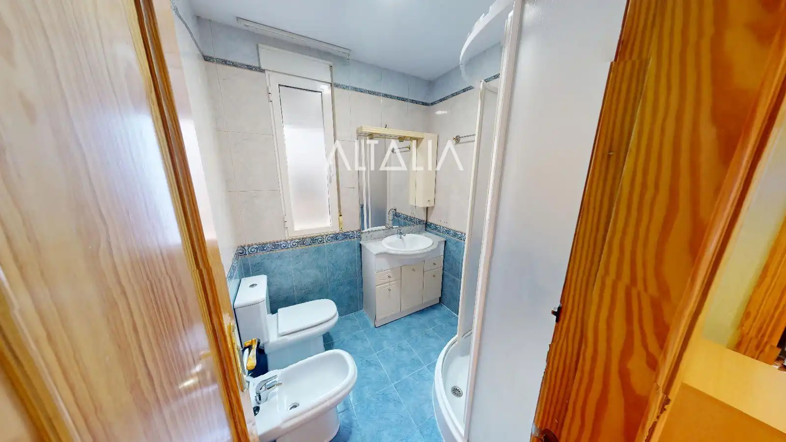 Baño de Piso en venta en Cuenca con Calefacción y Terraza