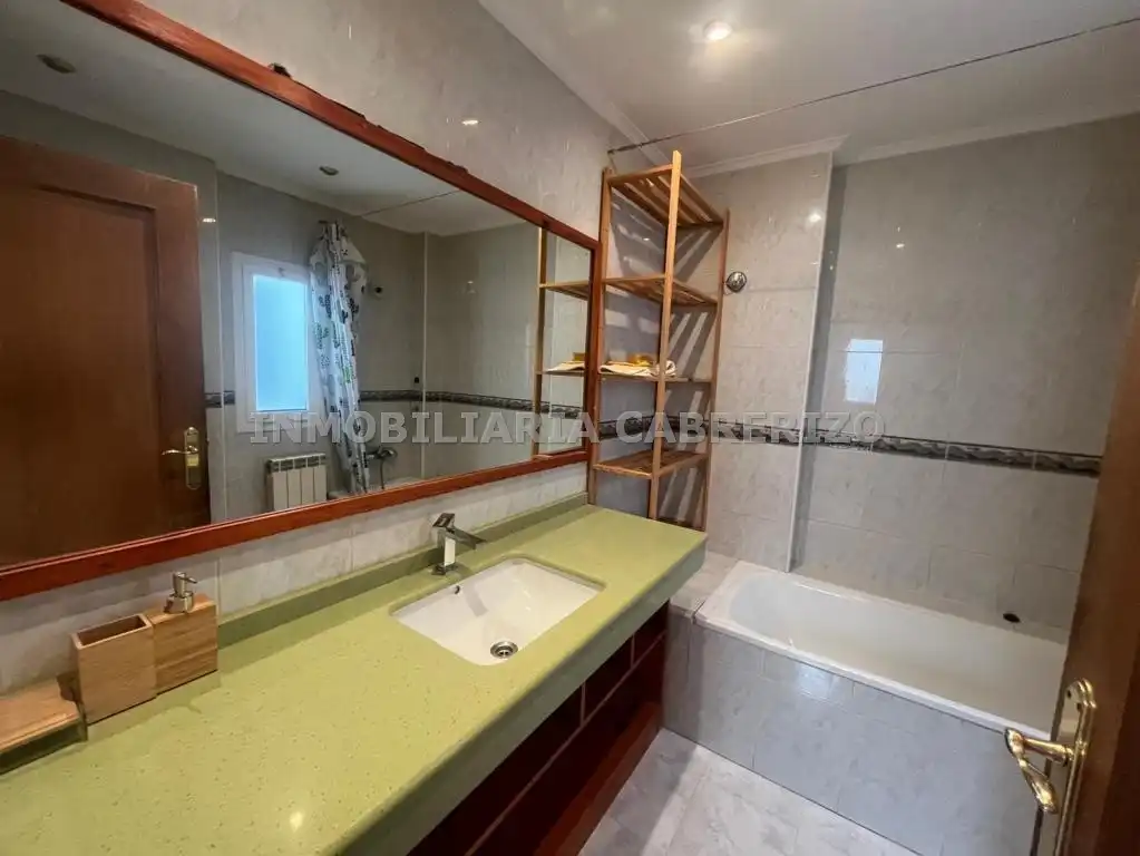 Baño de Apartamento en venta en  Logroño con Calefacción, Parquet y Terraza