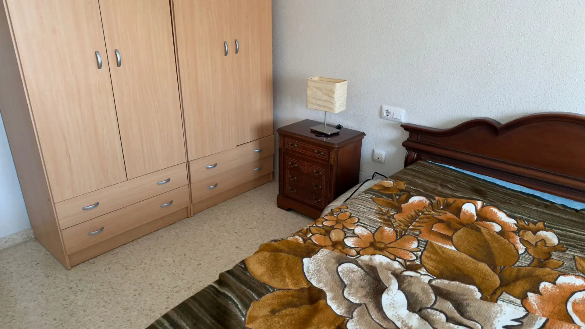 Schlafzimmer von Wohnung zur Miete in Granada mit Heizung, Privatgarten und Möbliert