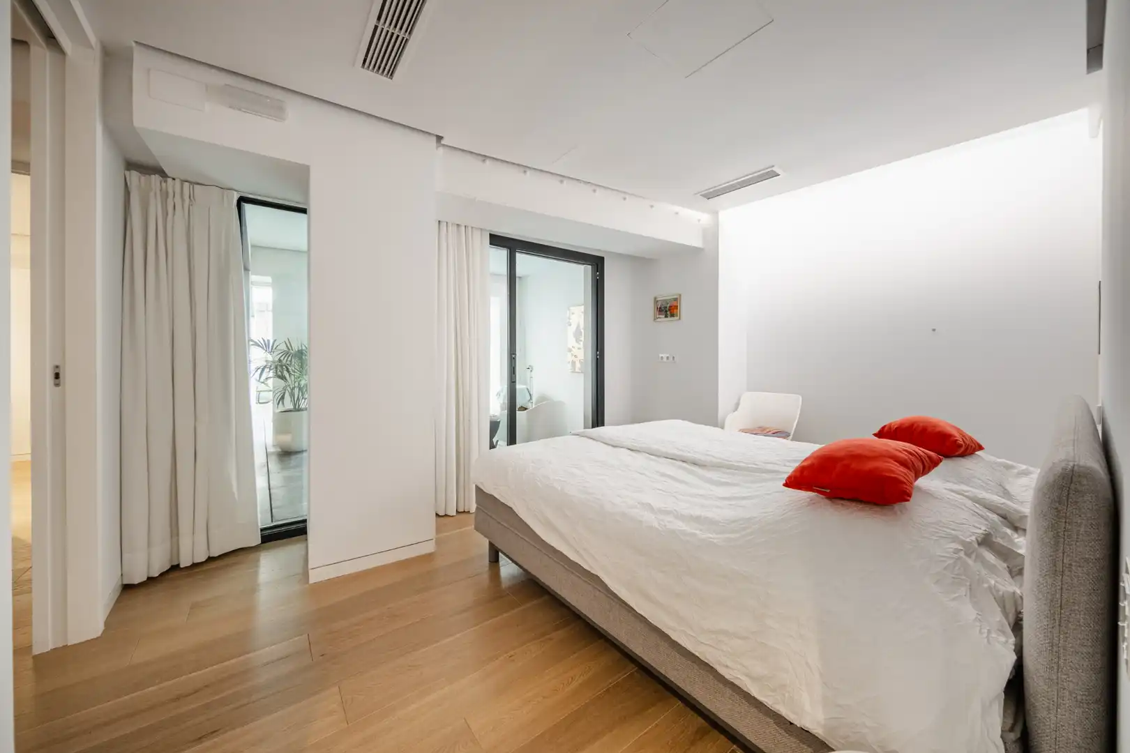 Schlafzimmer von Maisonette zum Verkauf in Barcelona mit Klimaanlage, Heizung und Privatgarten