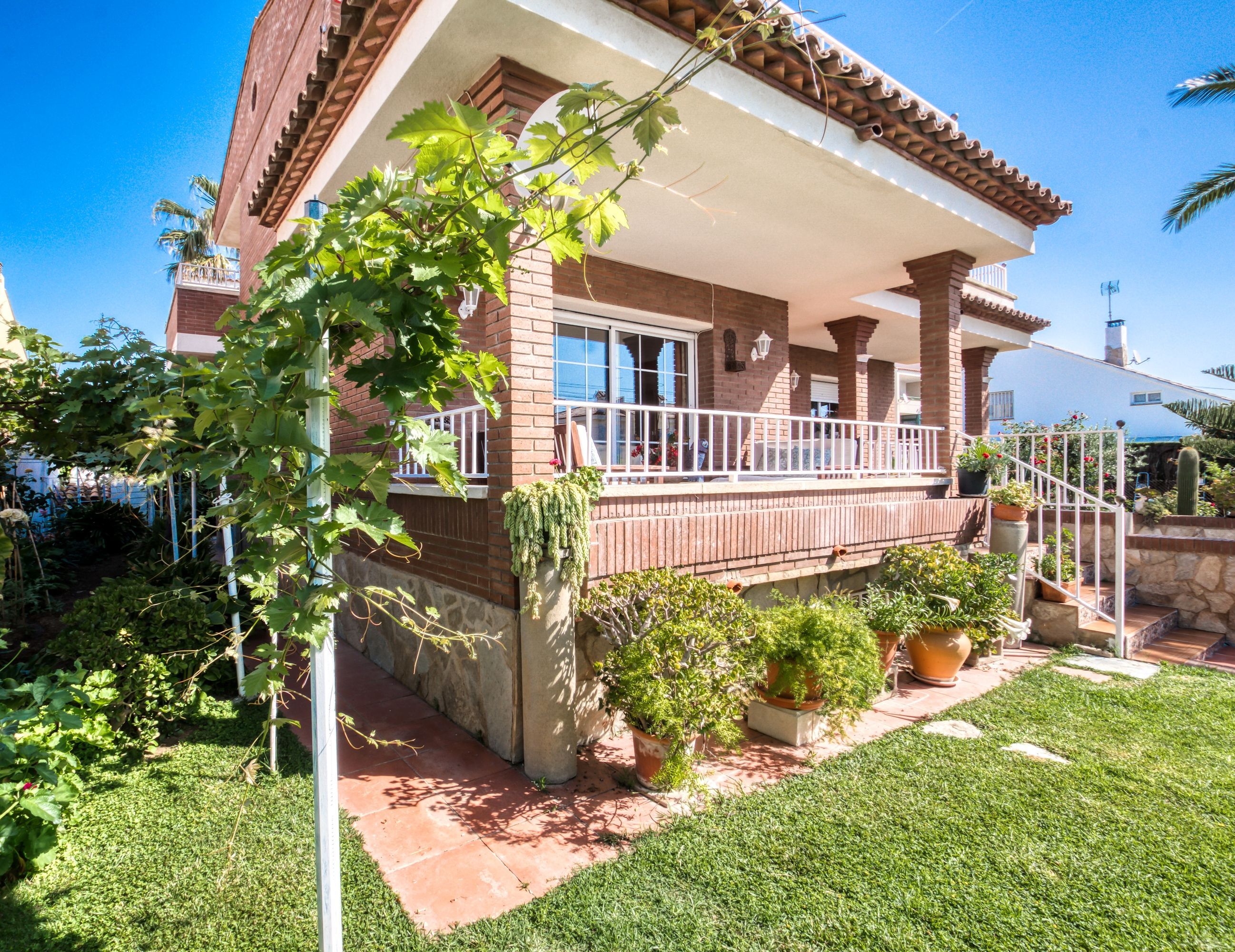 Jardí de Casa o xalet en venda en Cambrils amb Aire condicionat, Calefacció i Jardí privat
