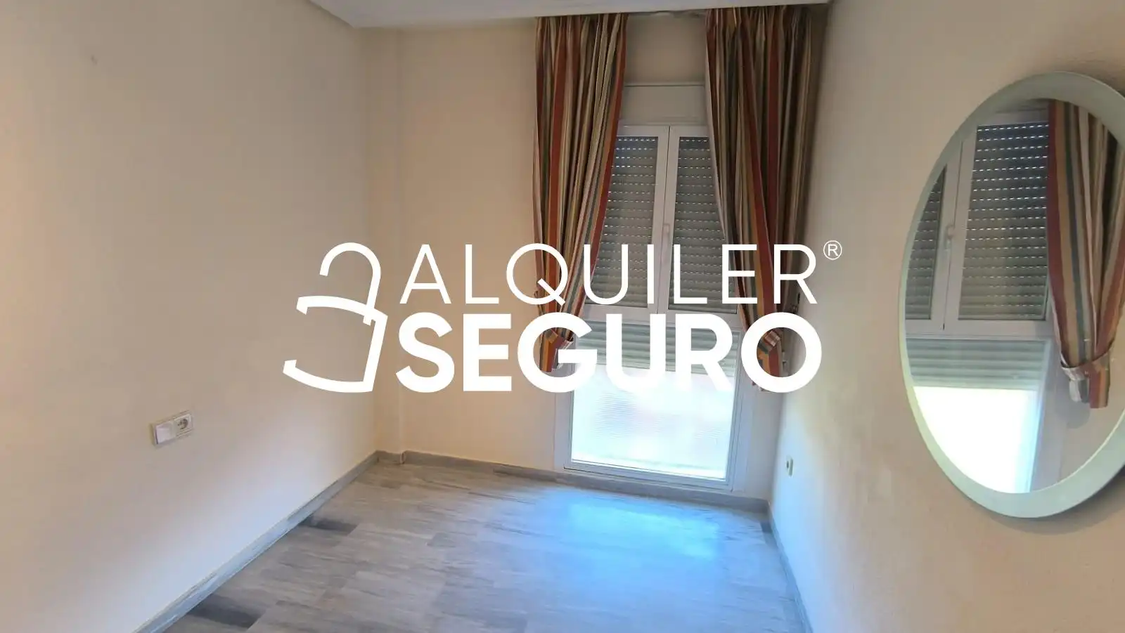 Dormitori de Pis de lloguer en Sevilla amb Aire condicionat, Terrassa i Piscina