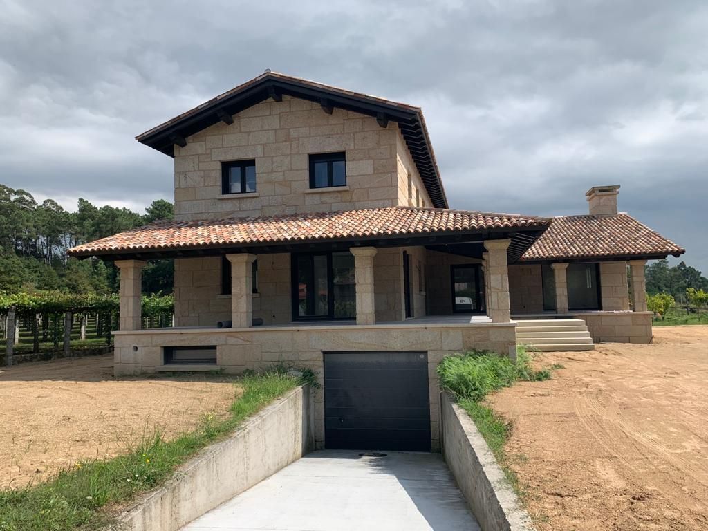 Vista exterior de Casa o xalet en venda en Vilanova de Arousa amb Aire condicionat, Calefacció i Jardí privat