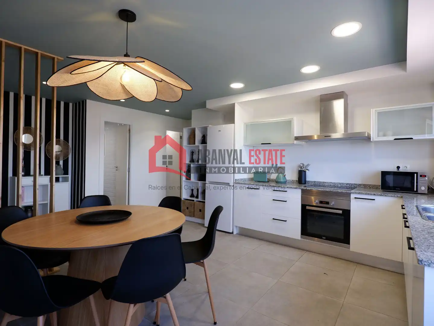 Cuina de Apartament de lloguer en Valencia amb Aire condicionat, Moblat i Balcó
