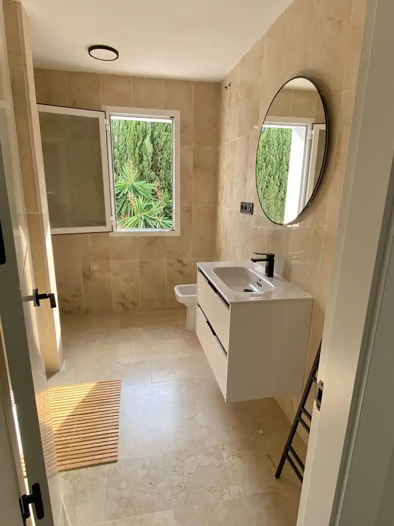 Baño de Apartamento en venta en Marbella con Aire acondicionado, Calefacción y Terraza