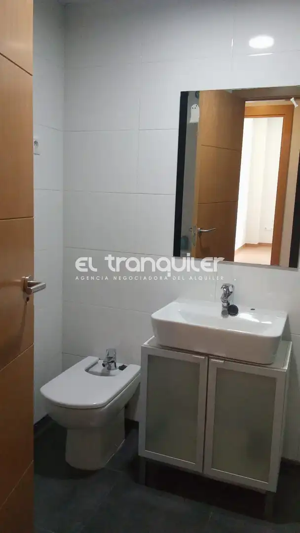 Baño de Piso de alquiler en Leganés con Terraza, Trastero y Piscina