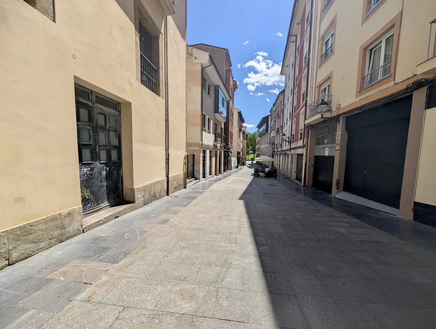 Vista exterior de Pis en venda en Oviedo  amb Calefacció, Parquet i Traster