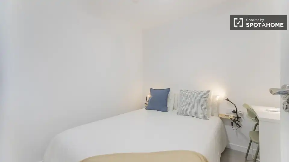 Bedroom of Flat for rent in Valencia  with Air Conditioner, Heating and Furnished