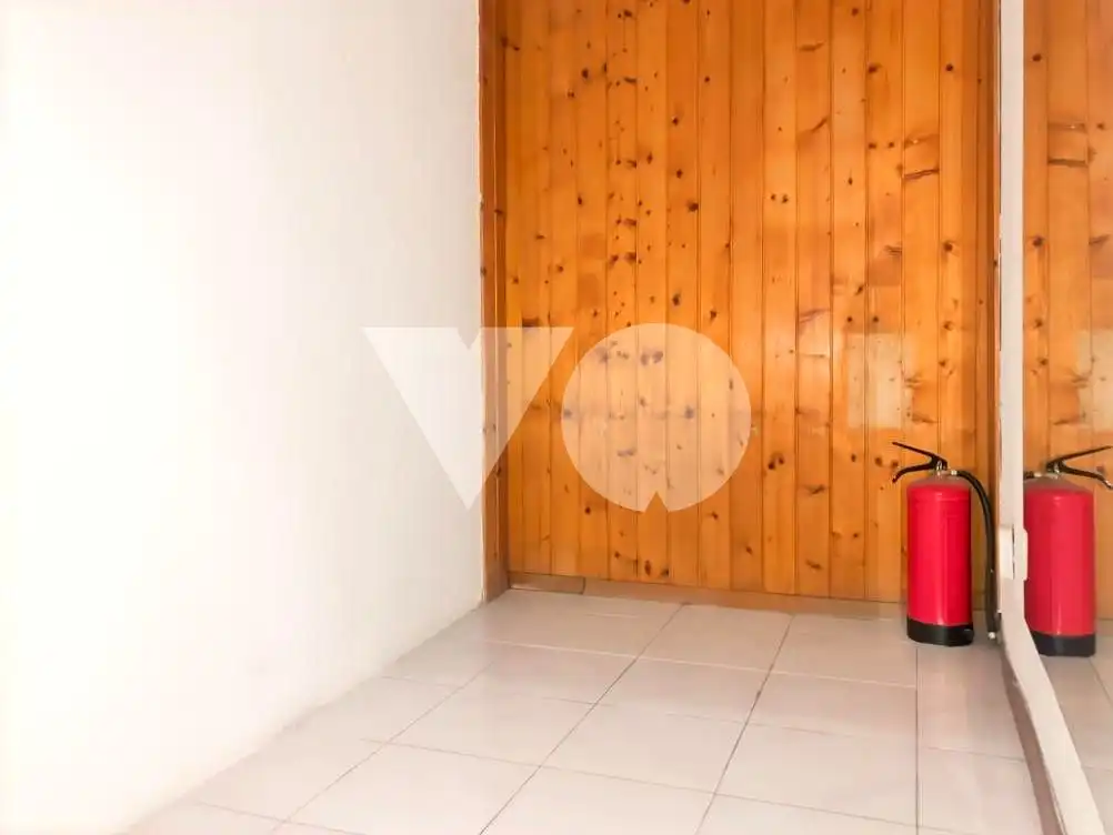 Habitación de Local en venta en Madrid