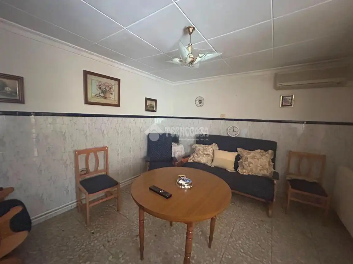 Sala d'estar de Casa adosada en venda en Puertollano