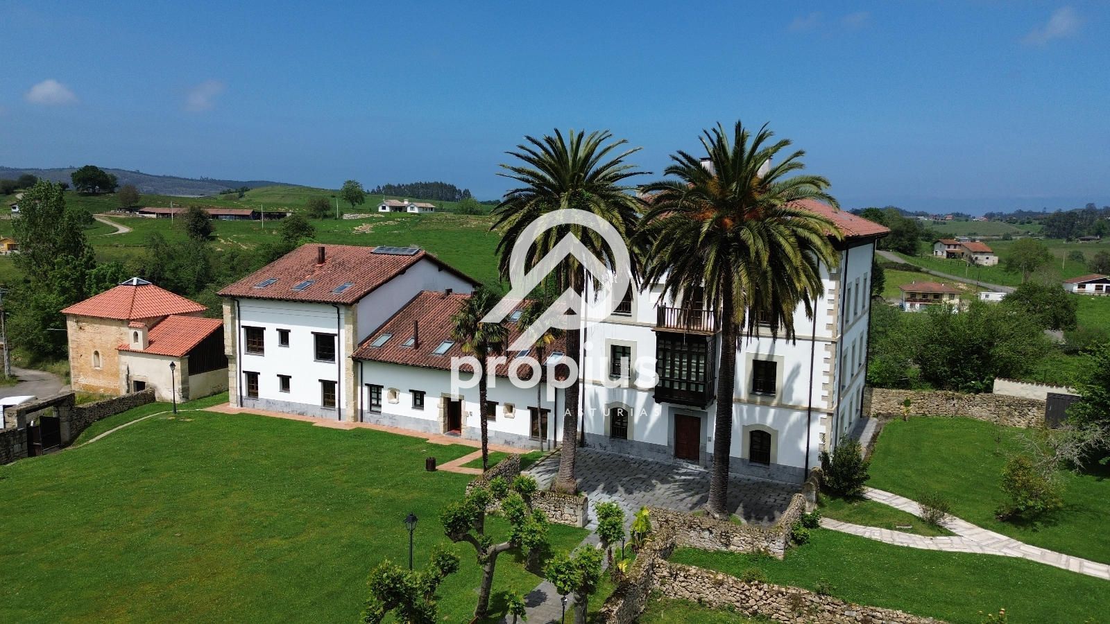 Vista exterior de Dúplex en venda en Ribadedeva amb Calefacció, Jardí privat i Parquet