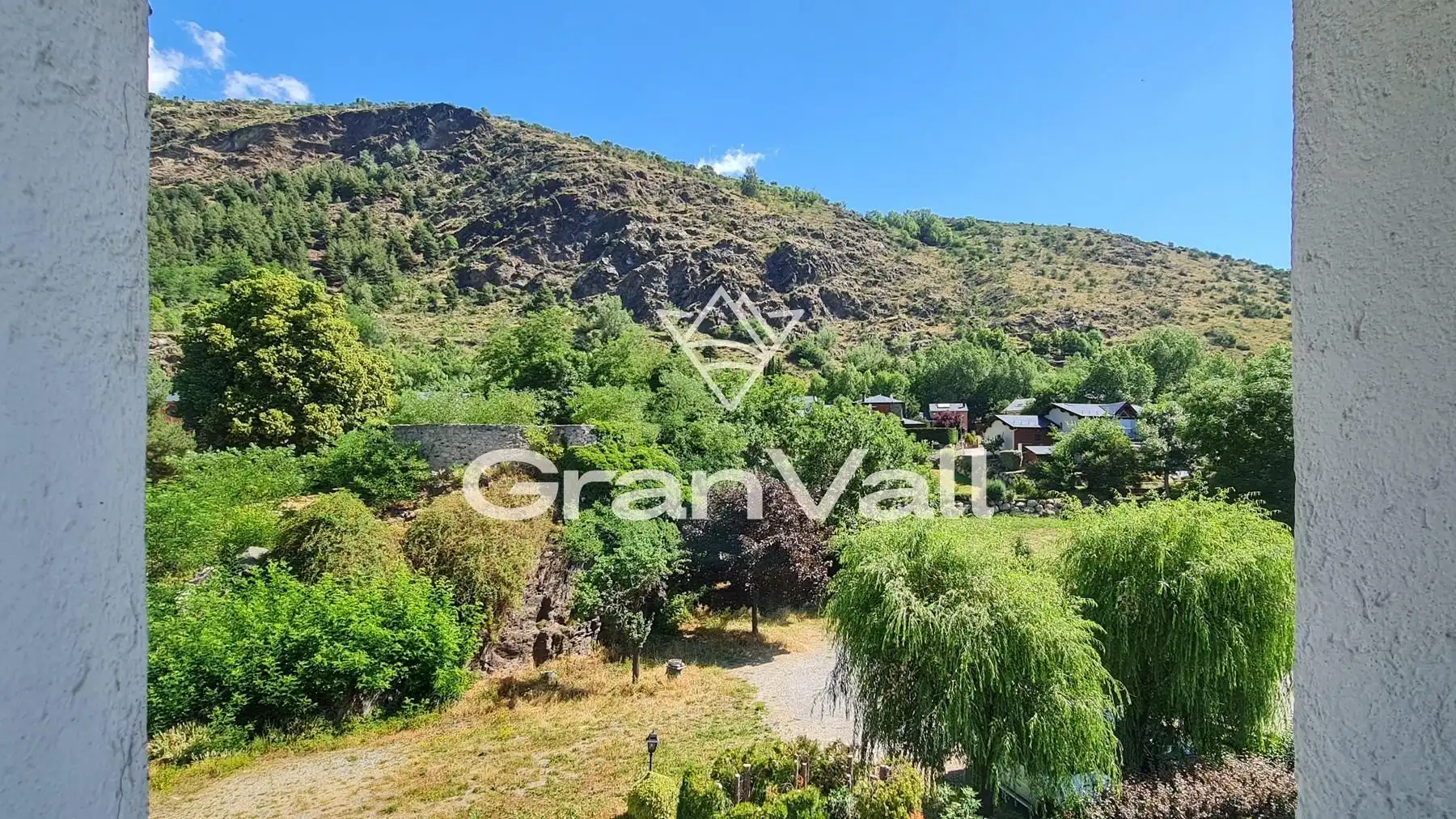 Edificio en venta en Latour - de - Carol