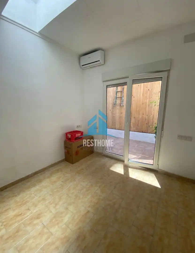 Ground floor for sale in Valencia  with Air Conditioner and Terrace