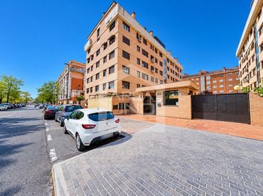 Appartamento con piscina in affitto a Calle Milán